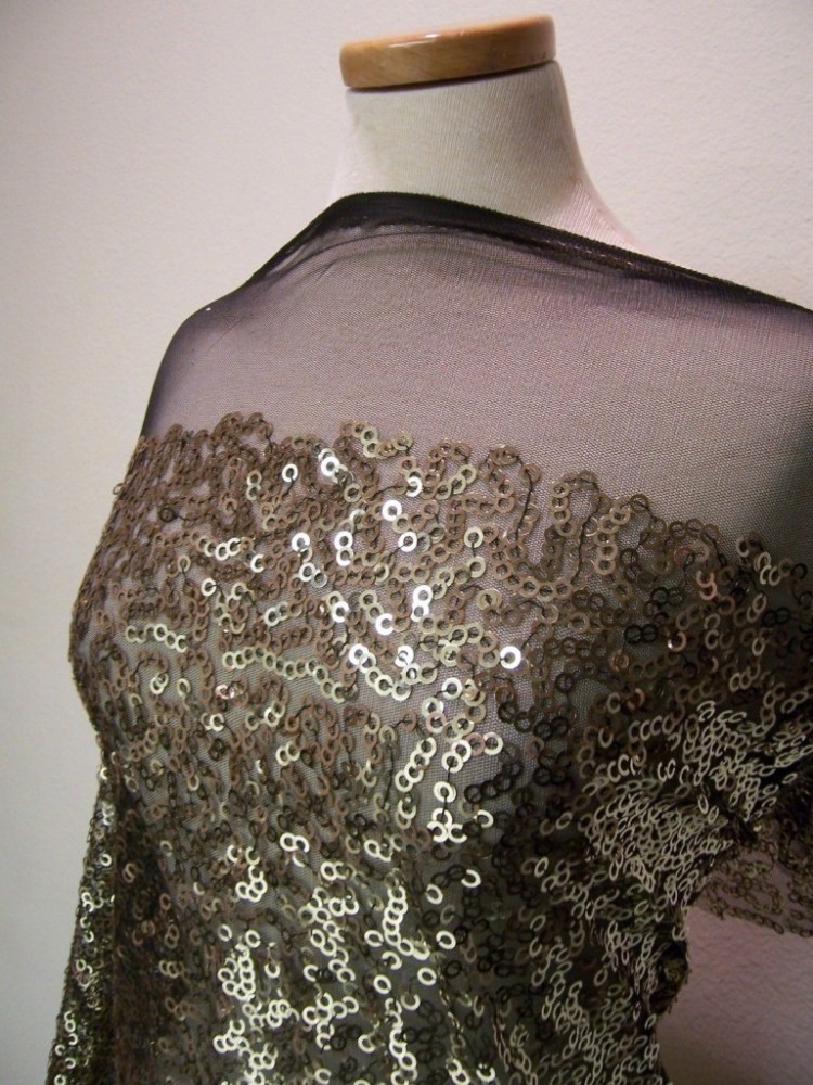 3yds-DAZZLING-GOLD-HALO-SEQUINS-SEWN-ON-SHEER-BLACK-NETTING-FOR-FAB-EVENINGWEAR-3