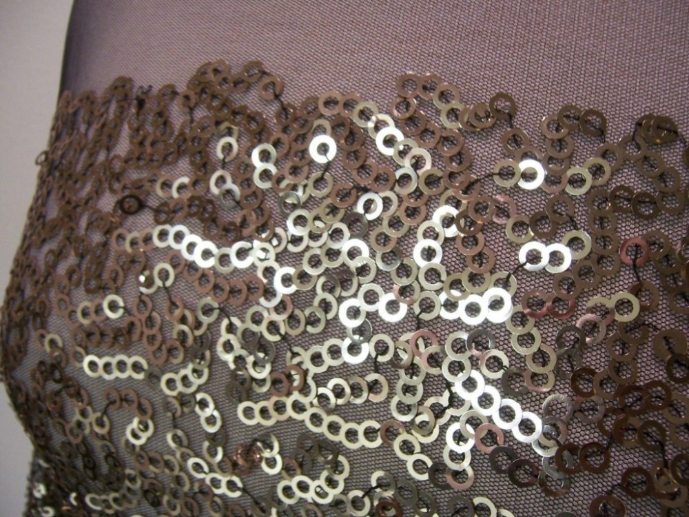 3yds-DAZZLING-GOLD-HALO-SEQUINS-SEWN-ON-SHEER-BLACK-NETTING-FOR-FAB-EVENINGWEAR-4