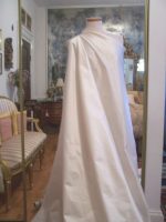 4yds-LUSTROUS-PURE-SILK-RICH-CREAM-DUCHESSE-SATIN-GORGEOUS-DESIGNER-FABRIC-4