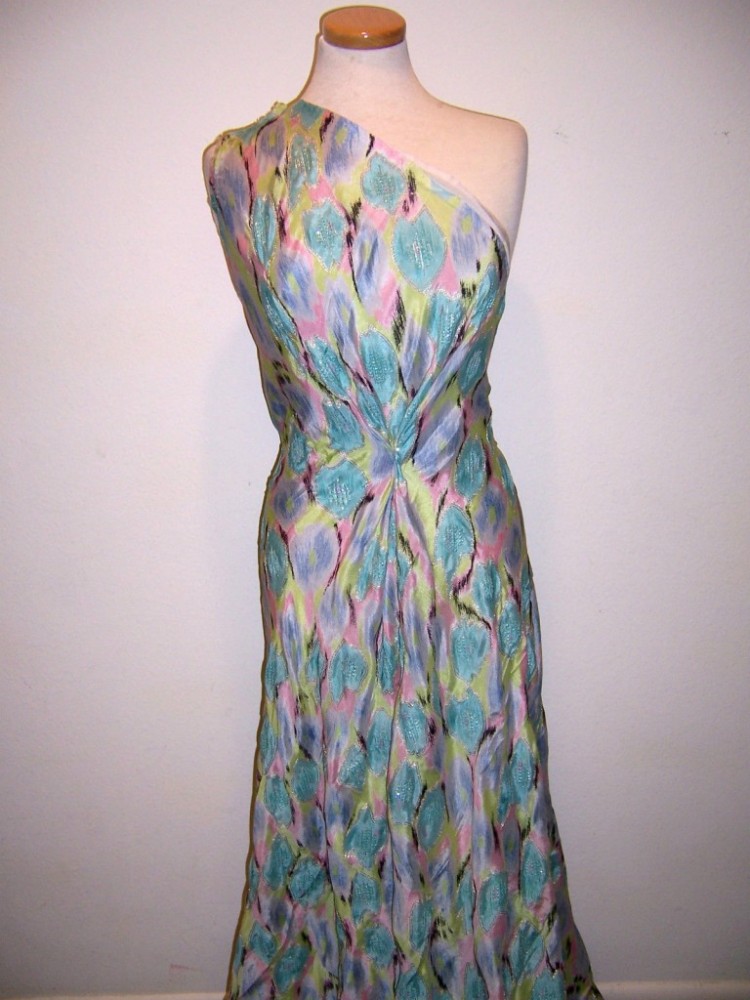 5.75yds-OFF-WHITE-SILK-W-LIGHT-BLUE-AQUA-PINK-BLACK-PRINT-MINI-SEQUIN-ACCENTS-1