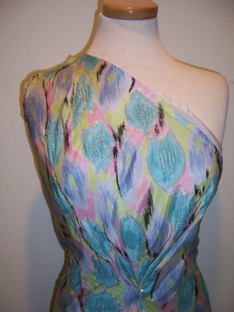 5.75yds-OFF-WHITE-SILK-W-LIGHT-BLUE-AQUA-PINK-BLACK-PRINT-MINI-SEQUIN-ACCENTS-2