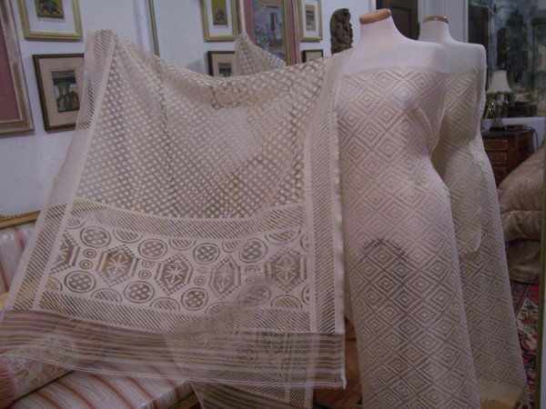 DESIGNER-FABRIC-INDIAN-SILK-SHEER-IVORY-W-METALIC-GOLD-W-SCARF-TO-MATCH-3-5