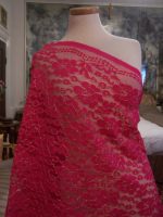 GORGEOUS-SHOCKING-PINK-LACE-FABRIC-ACCENTED-W-METALLIC-GOLD-OUTLINING-5yd-1