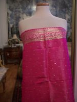 MAGNIFICENT-SILK-SATIN-HOT-PINK-HAND-SEWN-W-GOLD-TINY-SEQUINS-BULLION-BORDER-1