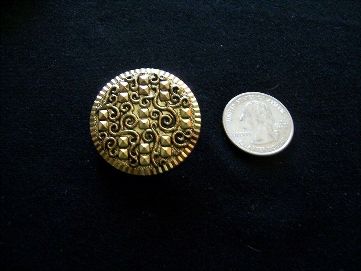 ANTIQUE GOLD FACETTED #111 ROUND 1 38″ BUTTONS