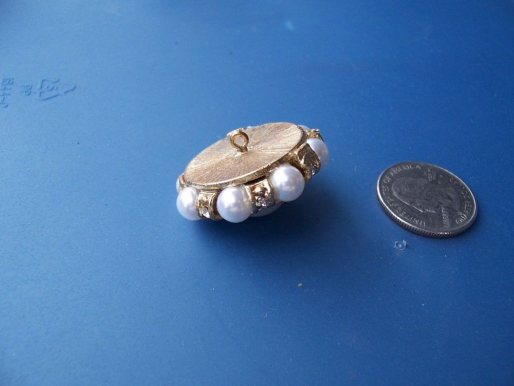 2 ELEGANT DRESSY LARGE CLUSTER GLOWING PEARL BUTTONS IN GOLDEN SHANK SETTING