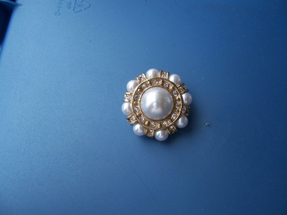 2 ELEGANT DRESSY LARGE CLUSTER GLOWING PEARL BUTTONS IN GOLDEN SHANK SETTING