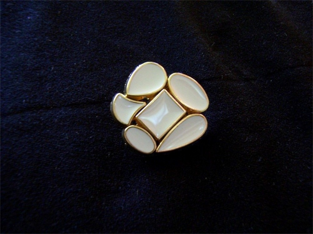 3 MODERN CLUSTER 3/4" OFF WHITE GOLD DESIGNER BUTTONS