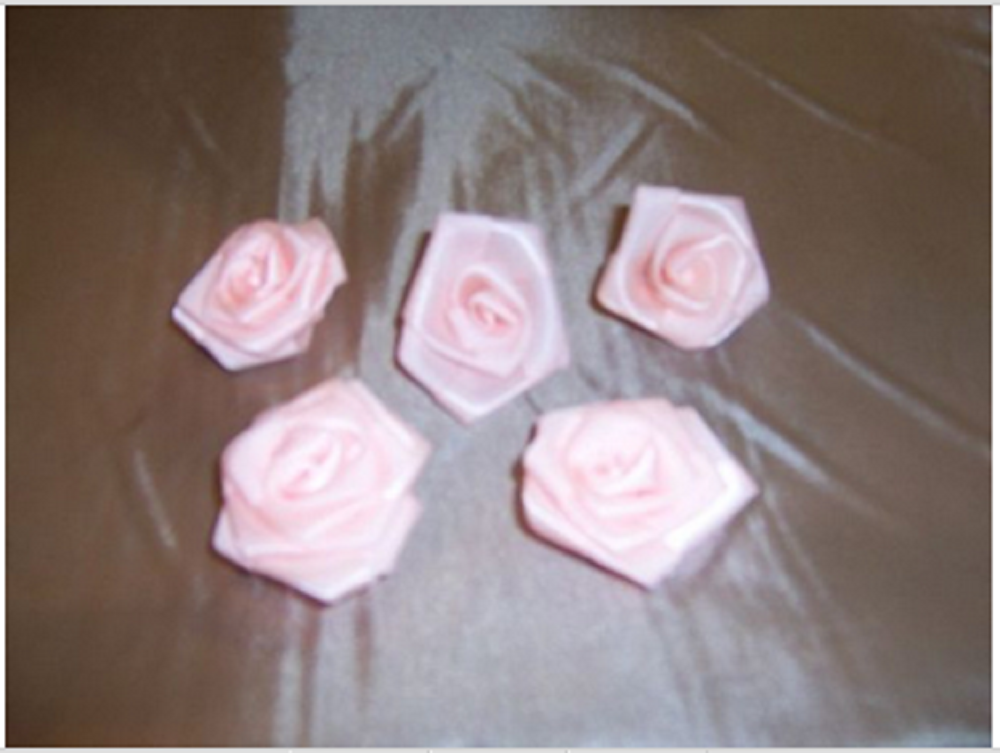 5-BEAUTIFUL-OFFRAY-RIBBON-ROSES-1.5-INCH-SOFT-PRETTY-PEACHY-PINK