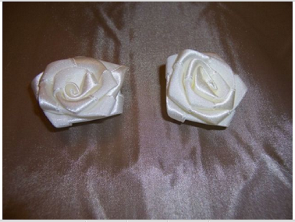 8-BEAUTIFUL-OFFRAY-RIBBON-ROSES-2.25-INCH-WIDE-GORGEOUS-CREAM-SATIN