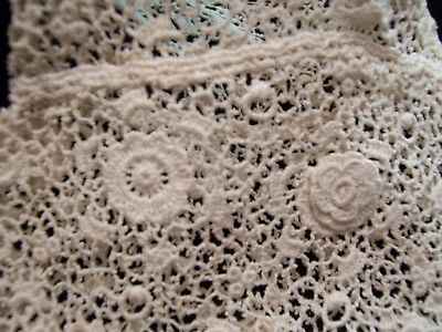 ANTIQUE-DELICATE-SUPERFINE-VENISE-TYPE-LACE-CUFFS-FLORAL-OPENWORK-DESIGN-4
