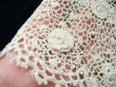 ANTIQUE-DELICATE-SUPERFINE-VENISE-TYPE-LACE-CUFFS-FLORAL-OPENWORK-DESIGN-6