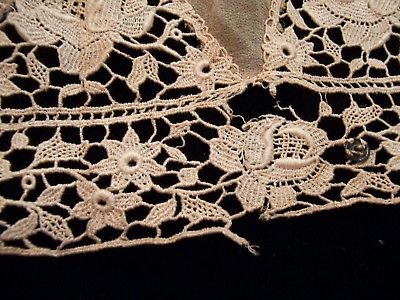 ANTIQUE-VENISE-TYPE-LACE-CUFFS-FLORAL-OPENWORK-DESIGN-1
