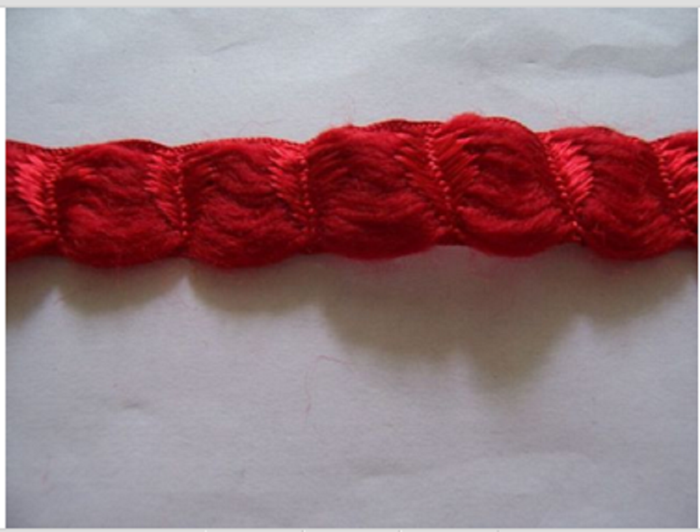 DESIGNER-TRIMMING-WOOLY-RED-W-SILKY-LEAF-DESIGN-5YDS