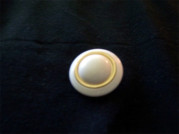 Gold-ring-surrounding-the-white-center-surrounded-by-a-white-rim-