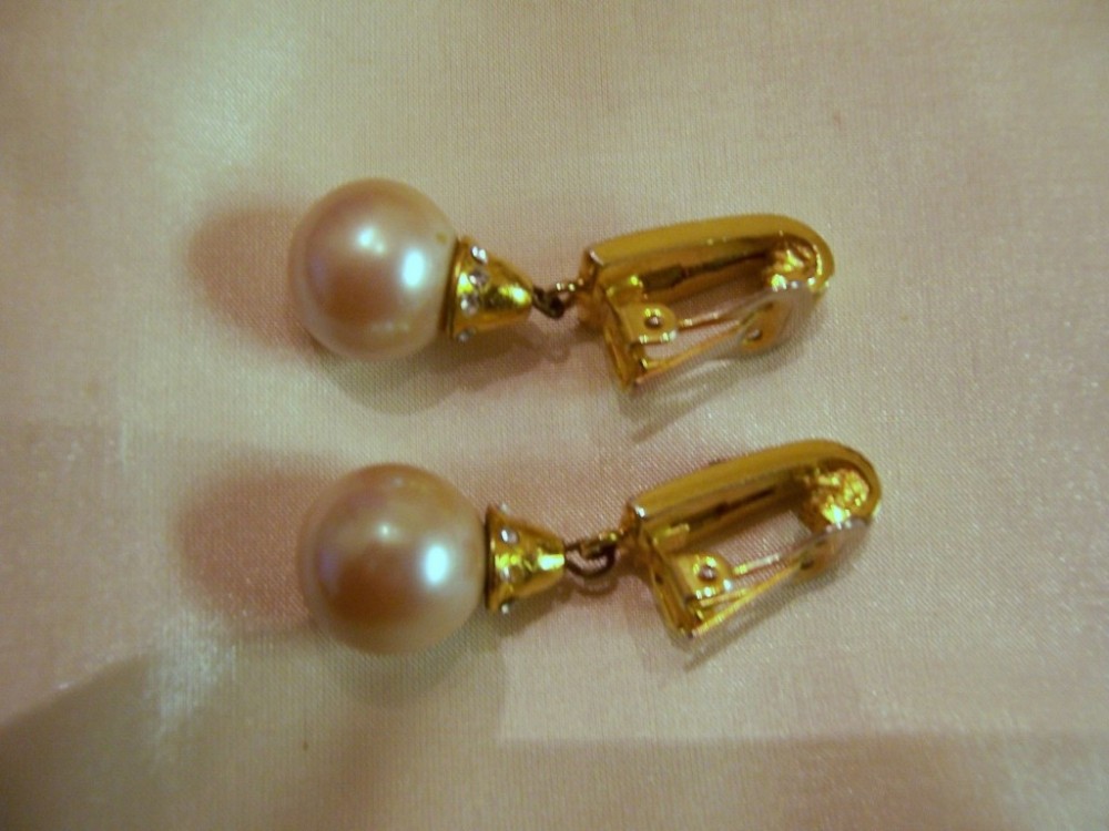 GORGEOUS ITALIAN FAUX AMETHYST & DROP LARGE PEARL CLIP EARRINGS