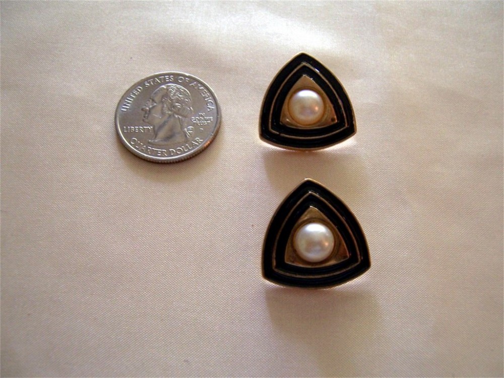 4 PEARL BUTTONS BLACK ACCENT GOLD TRIANGLES 7/8" SIZE #192