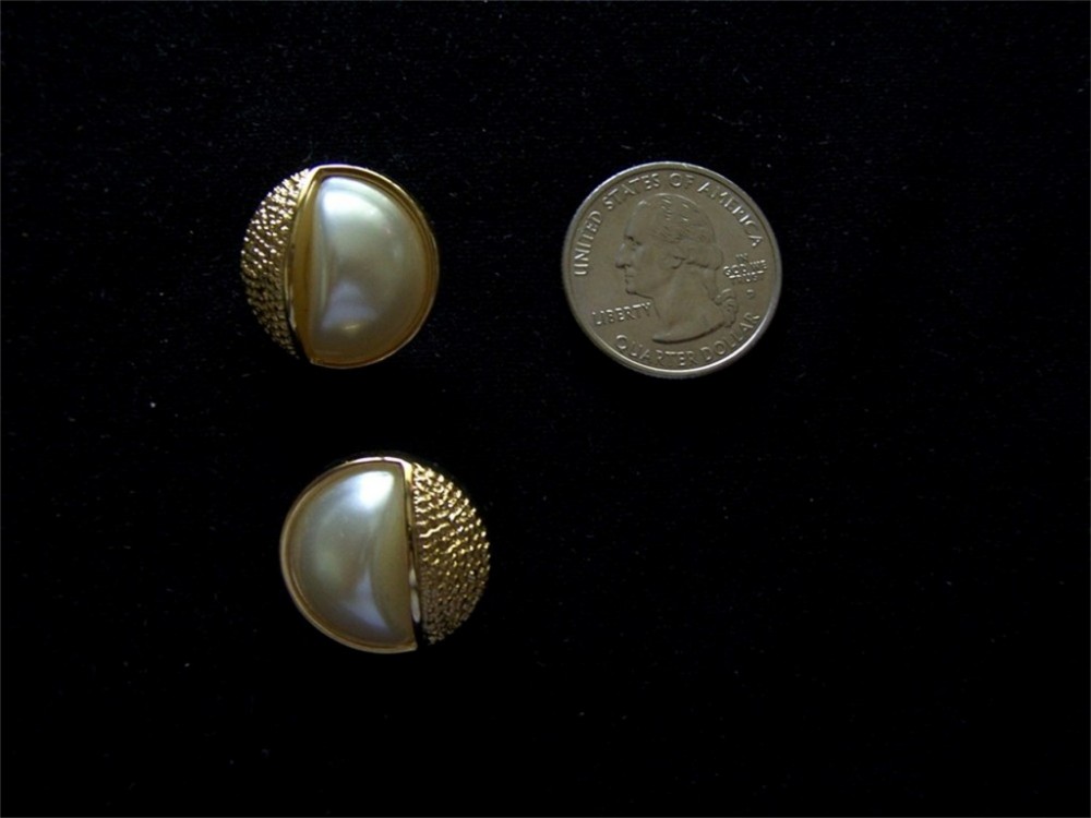 4 PEARL BUTTONS GOLD TONE SEGMENT 13/16" SIZE #187