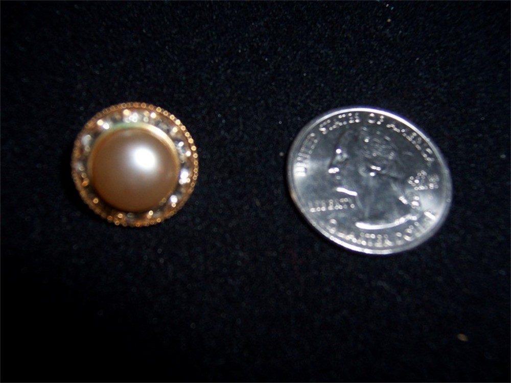 4 RHINESTONE ACCENTED PEARL BUTTONS 5/8" IN SIZE #233