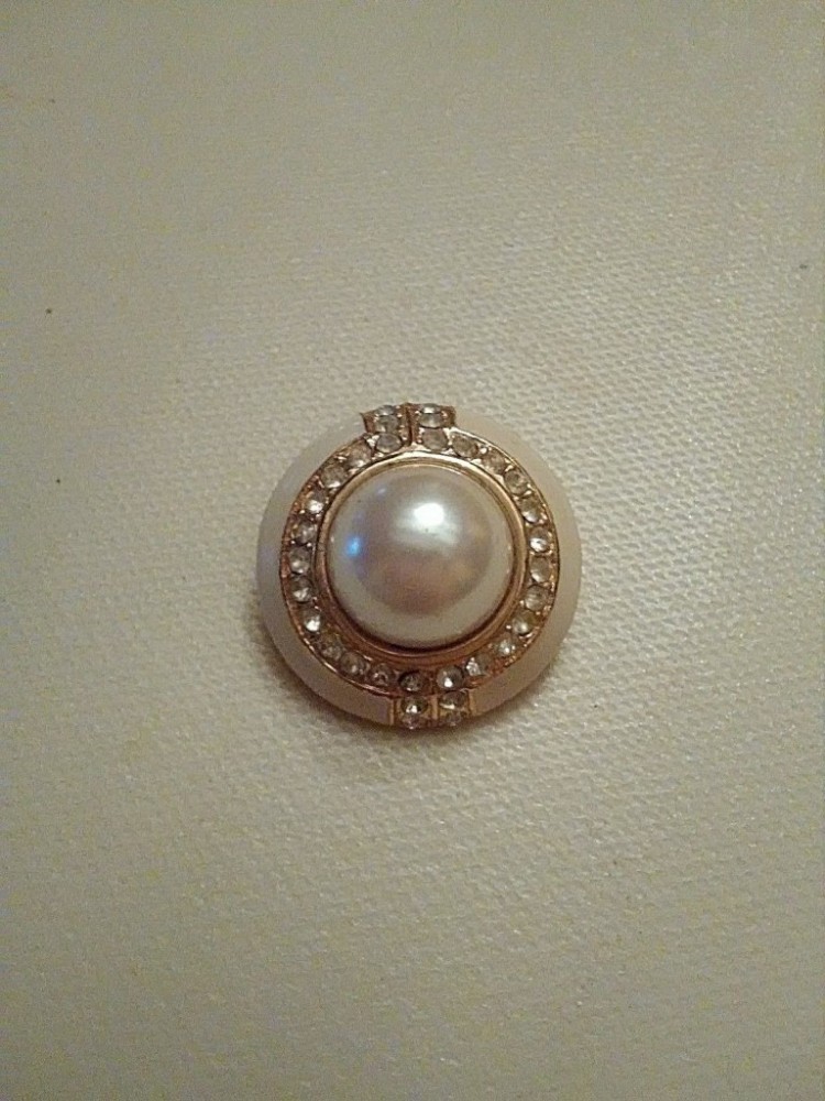 VINTAGE CLIP EARRINGS FAUX MABE PEARL WITH CREAMY ENAMEL SURROUND & RHINESTONES