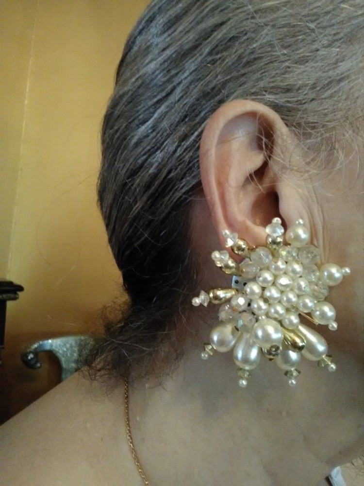 VINTAGE CLIP EARRINGS CLUSTER PEARLS BEADS AURORA BEADS GOLD TRIM