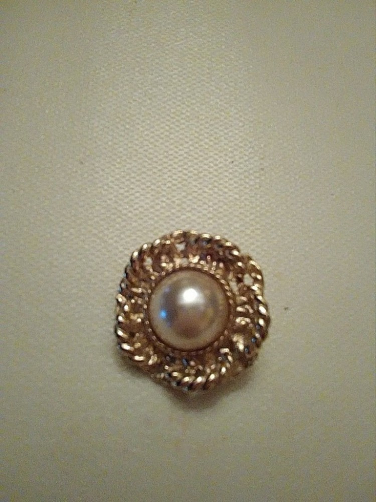 VINTAGE CLIP EARRINGS GOLD ROPED FLOWER DESIGN SURROUND PEARL
