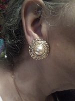 VINTAGE CLIP EARRINGS GOLD ROPES SURROUND CTR PEARL
