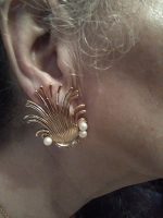 VINTAGE CLIP EARRINGS GOLD SPRAY WITH 3 PEARLS RHINESTONS ON BOTTOM EDGE