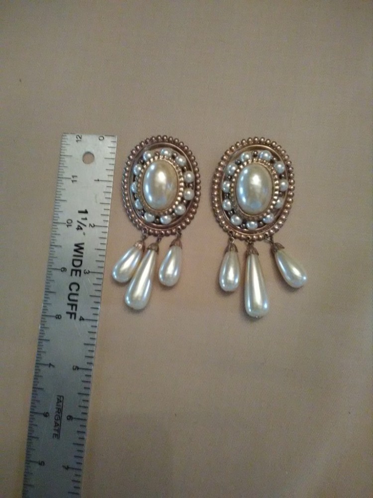 VINTAGE CLIP EARRINGS LG GOLD BUTTON W/ PEARL DANGLING TEARDROPS