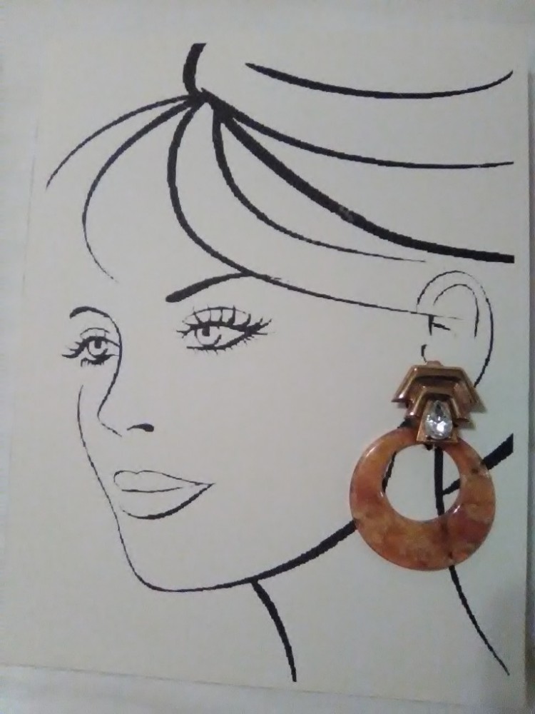 VINTAGE CLIP GOLDEN EARRINGS HOLD LARGE SPECTACULAR FAUX AMBER HOOPS