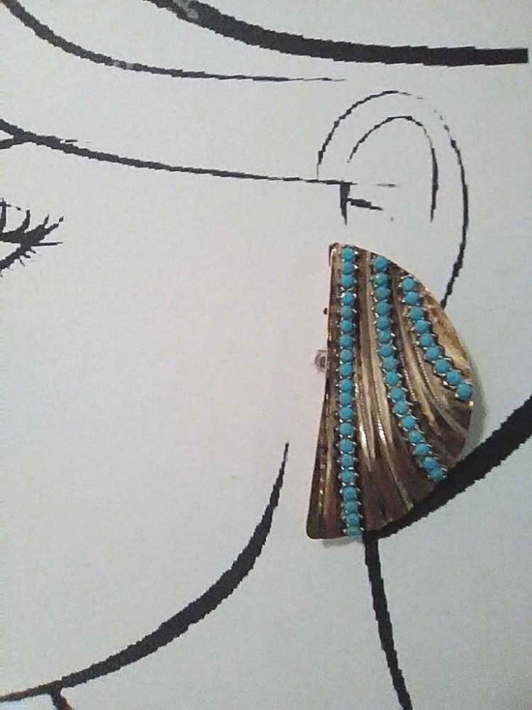 VINTAGE GOLDTONE EARRINGS TEXTURED 1/2 MOON BUTTONS W/ FACETTED TURQUOISE ACCENT