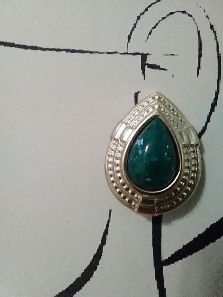 VINTAGE MATTE GOLDTONE CLIP BUTTON EARRINGS W/ GREEN FAUX GEMS LIGHTWEIGHT