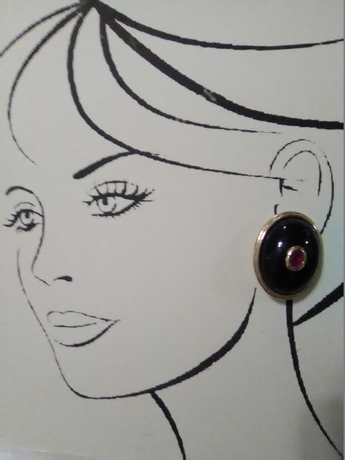 VINTAGE FASHION CLIP EARRINGS BLACK OVAL CABOCHON W/ RED GEM IN GOLDEN FRAME