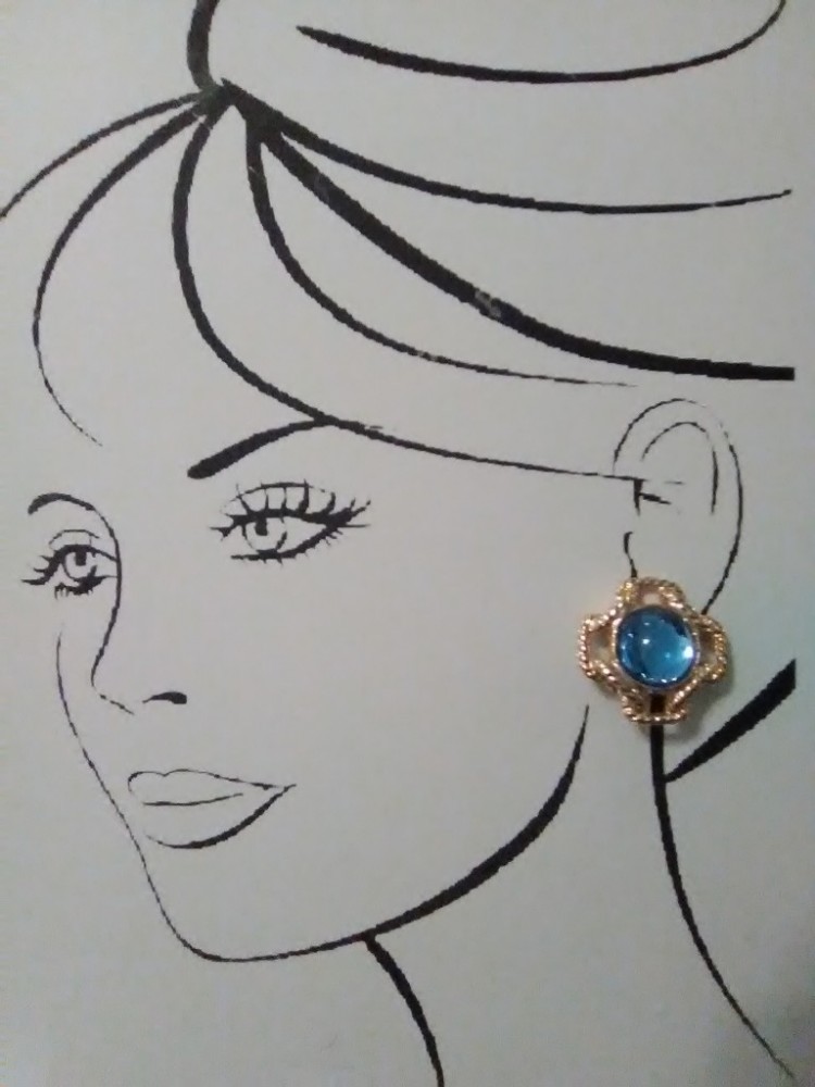 VINTAGE FASHION CLIP EARRINGS GOLD TONE CHAIN FRAMED LT BLUE CABOCHON GEMS