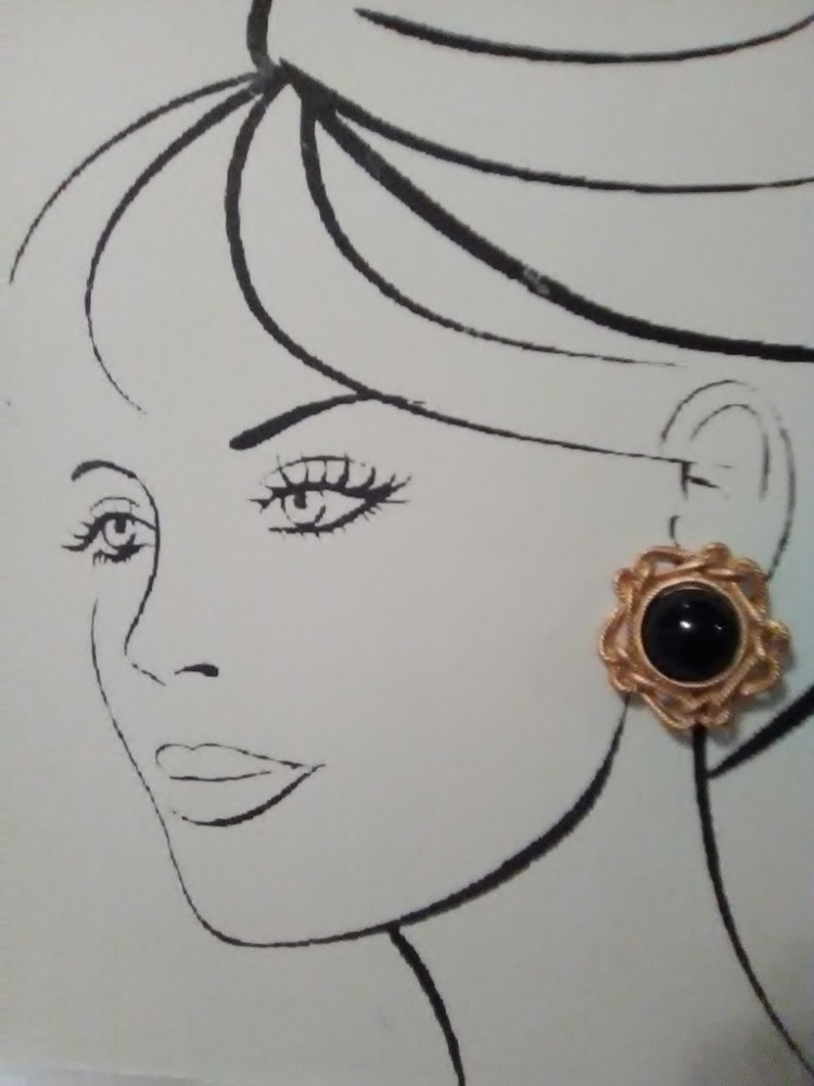 VINTAGE FASHION CLIP BUTTON EARRINGS GOLDEN CHAIN SURROUNDS A BLACK CABOCHON