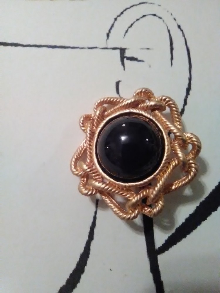 VINTAGE FASHION CLIP BUTTON EARRINGS GOLDEN CHAIN SURROUNDS A BLACK CABOCHON