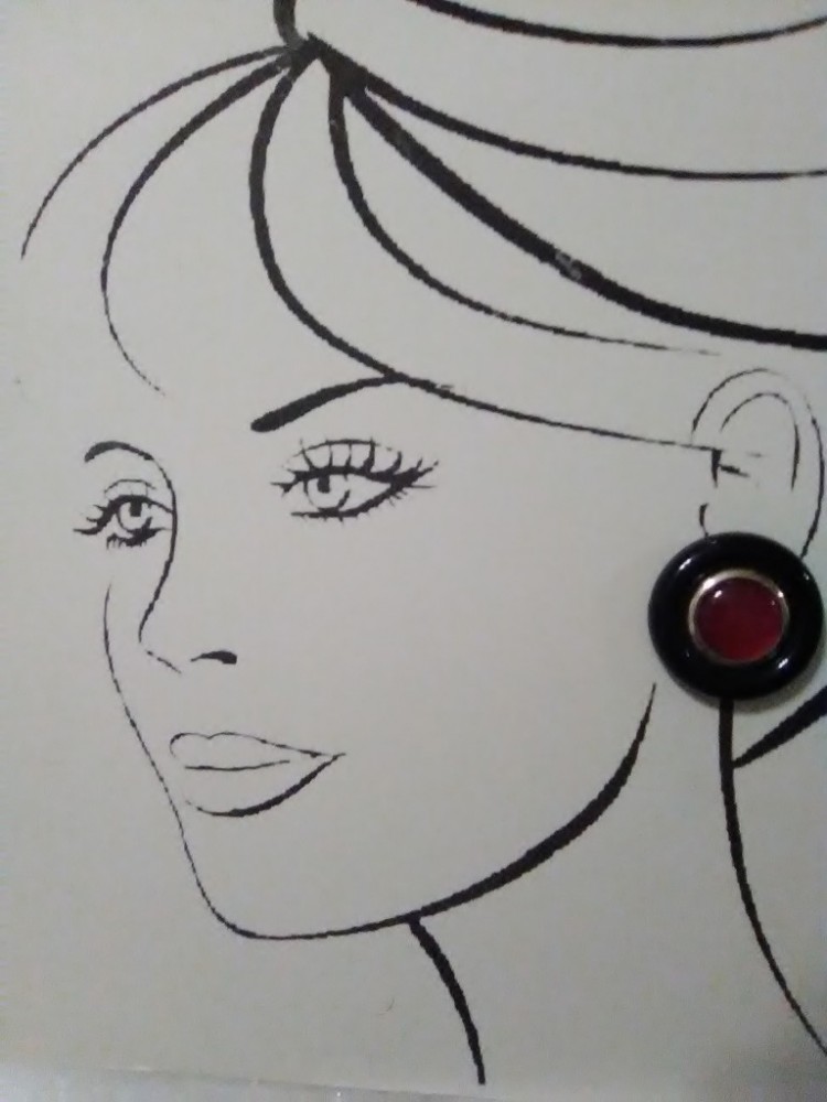 VINTAGE FASHION CLIP BUTTON EARRINGS RED CENTER GOLDEN ACCENT BLACK FRAME