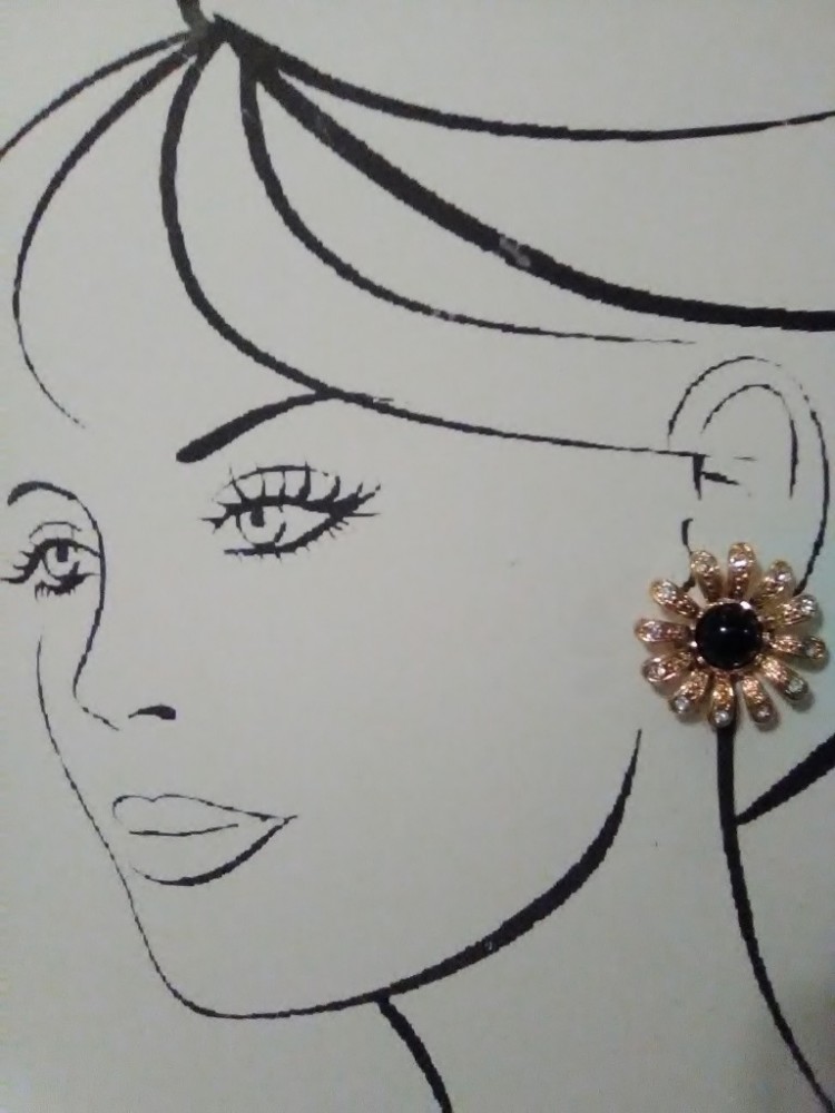 VINTAGE FASHION CLIP EARRINGS BLACK CABOCHON FLOWER GOLDEN PAVE PETALS