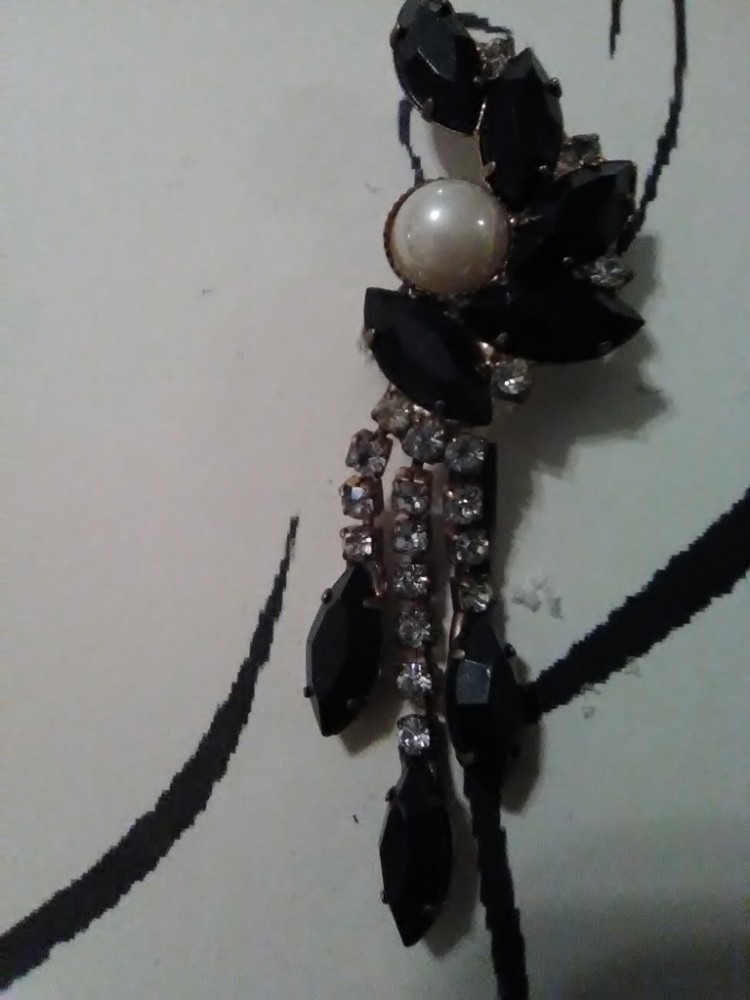 VINTAGE FASHION CLIP EARRINGS BLACK MARQUIS GEMS, PEARL & RHINESTONE CHANDELIERS