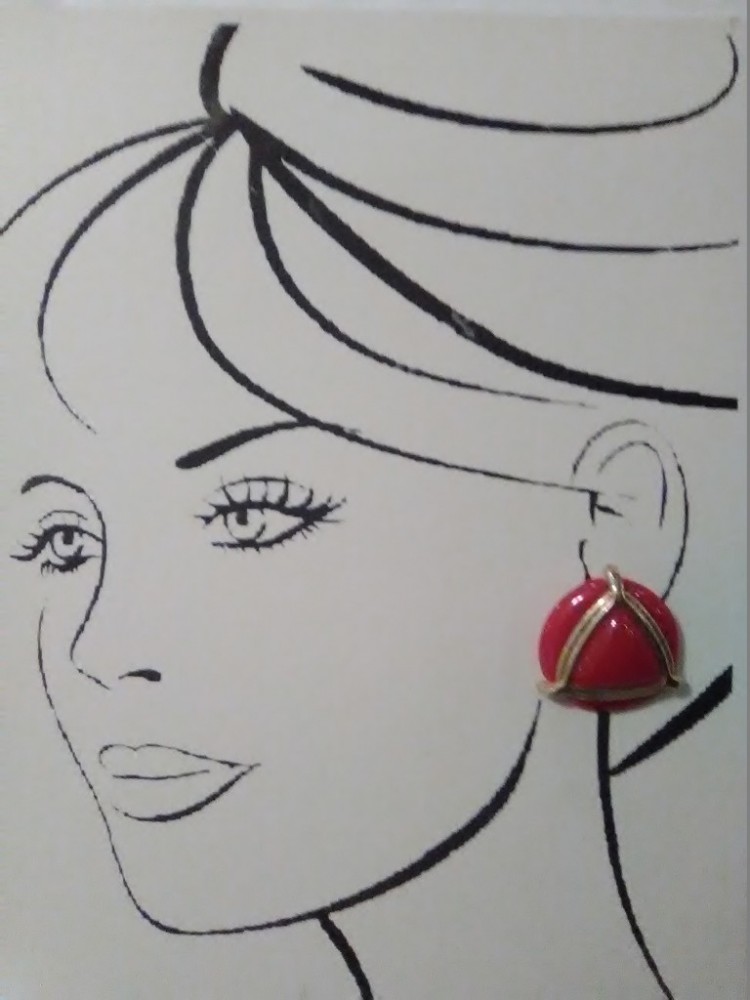 VINTAGE FASHION CLIP EARRINGS GOLDEN TRIANGLE IN RED ROUND BUTTONS
