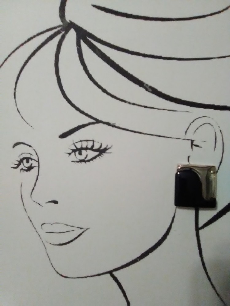 VINTAGE FASHION CLIP SQUARE EARRINGS BLACK & GOLDEN CURVILINEAR SEGMENTS