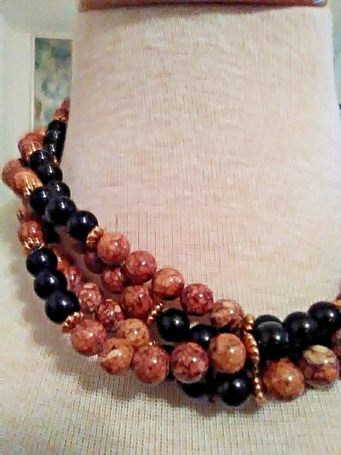 VINTAGE-6-ROW-TORSADE-CHOKER-NECKLACE-MOTTLED-BROWN-BLACK-BEADS-GOLDEN-CLASP-2