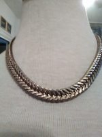 VINTAGE-ANTIQUE-GOLDEN-AGED-CHAIN-NECKLACE-HERRINGBONE-SHAPED-TEXTURED-LINKS-2