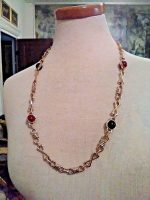 VINTAGE-GOLDEN-CHAIN-NECKLACE-OF-X-O-LINKS-BLK-AMBER-STATIONS-TOGGLE-CLOSURE-1