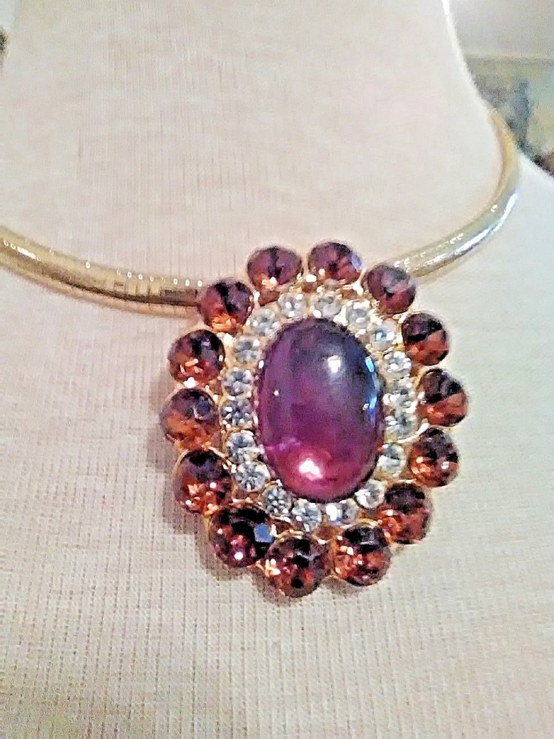 VINTAGE-GOLDEN-NECKLACE-W-FAUX-AMBER-RHINESTONE-PAVE-PENDANT-CAN-BE-A-PIN-2