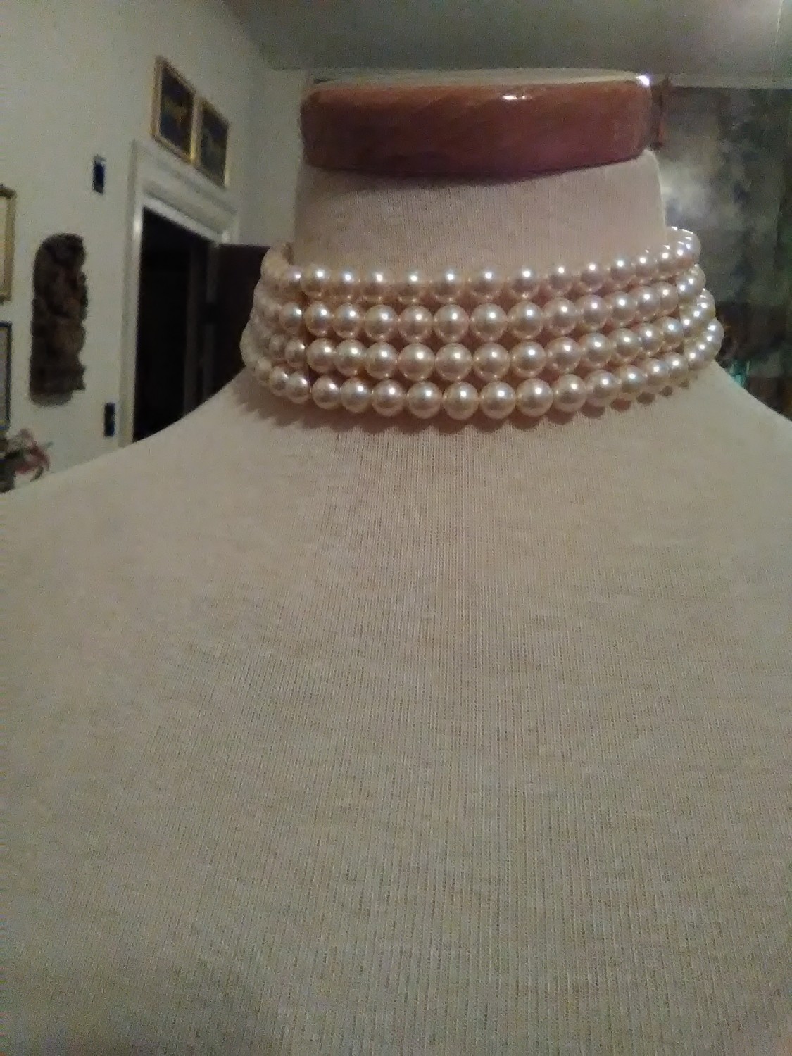 VINTAGE-NECKLACE-4-ROW-FAUX-CREAMY-PEARL-CHOKER-DOG-COLLAR-GOLDEN-SPACERS-1