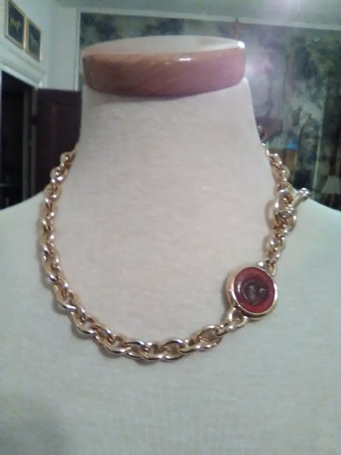 VINTAGE-NECKLACE-ITALIAN-GOLDEN-CHAIN-REVERSIBLE-INTAGLIO-AMBER-TO-BLACK-1