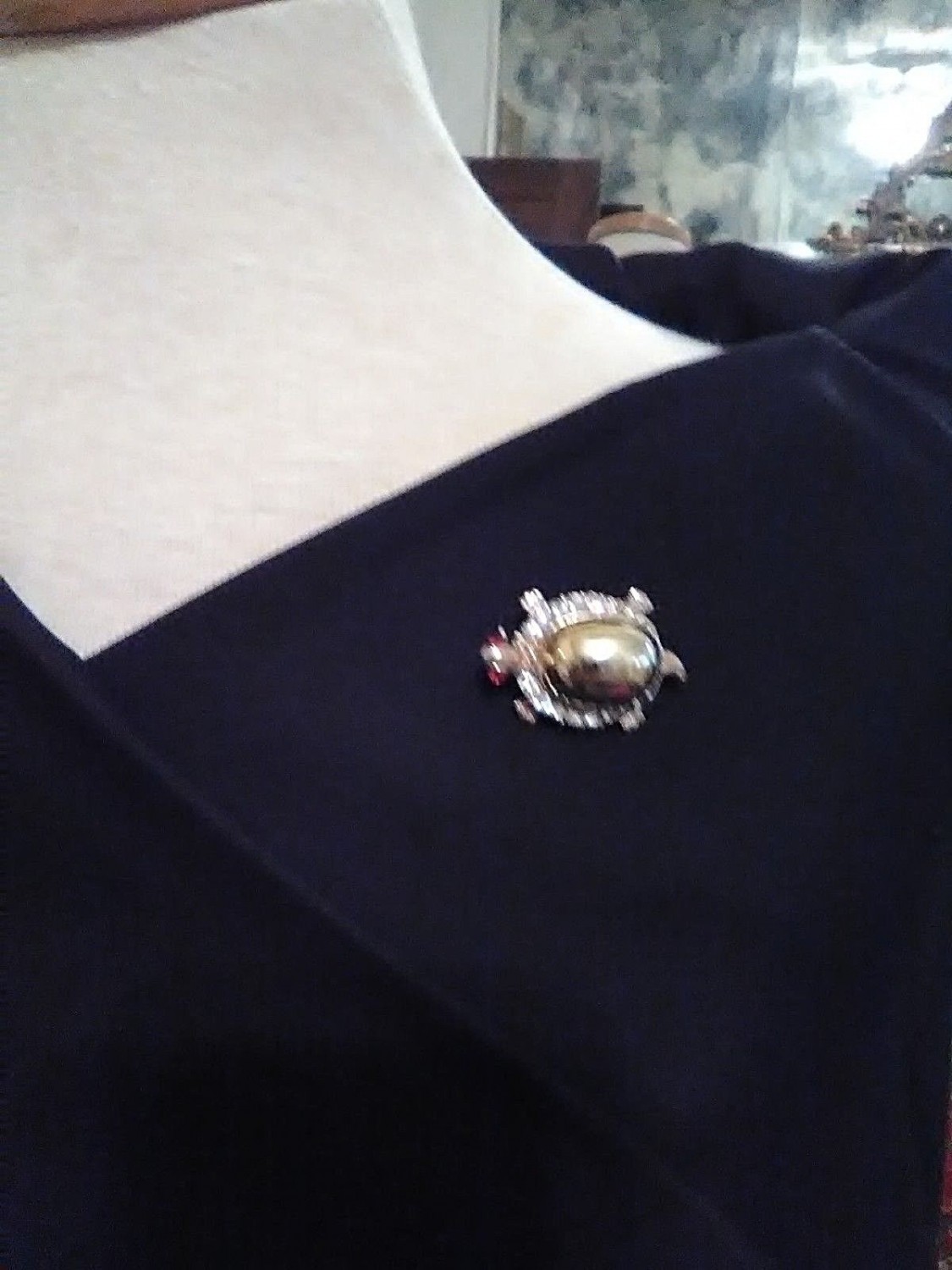 IMGVINTAGE-GOLDEN-PIN-BROOCH-TURTLE-GOLDEN-BODY-W-RHINESTONE-ACCENTS-2