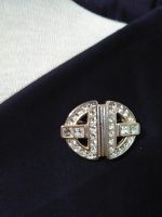 VINTAGE-GOLDEN-PIN-BROOCH-ART-DECO-HEMISPHERES-W-RHINESTONES-1