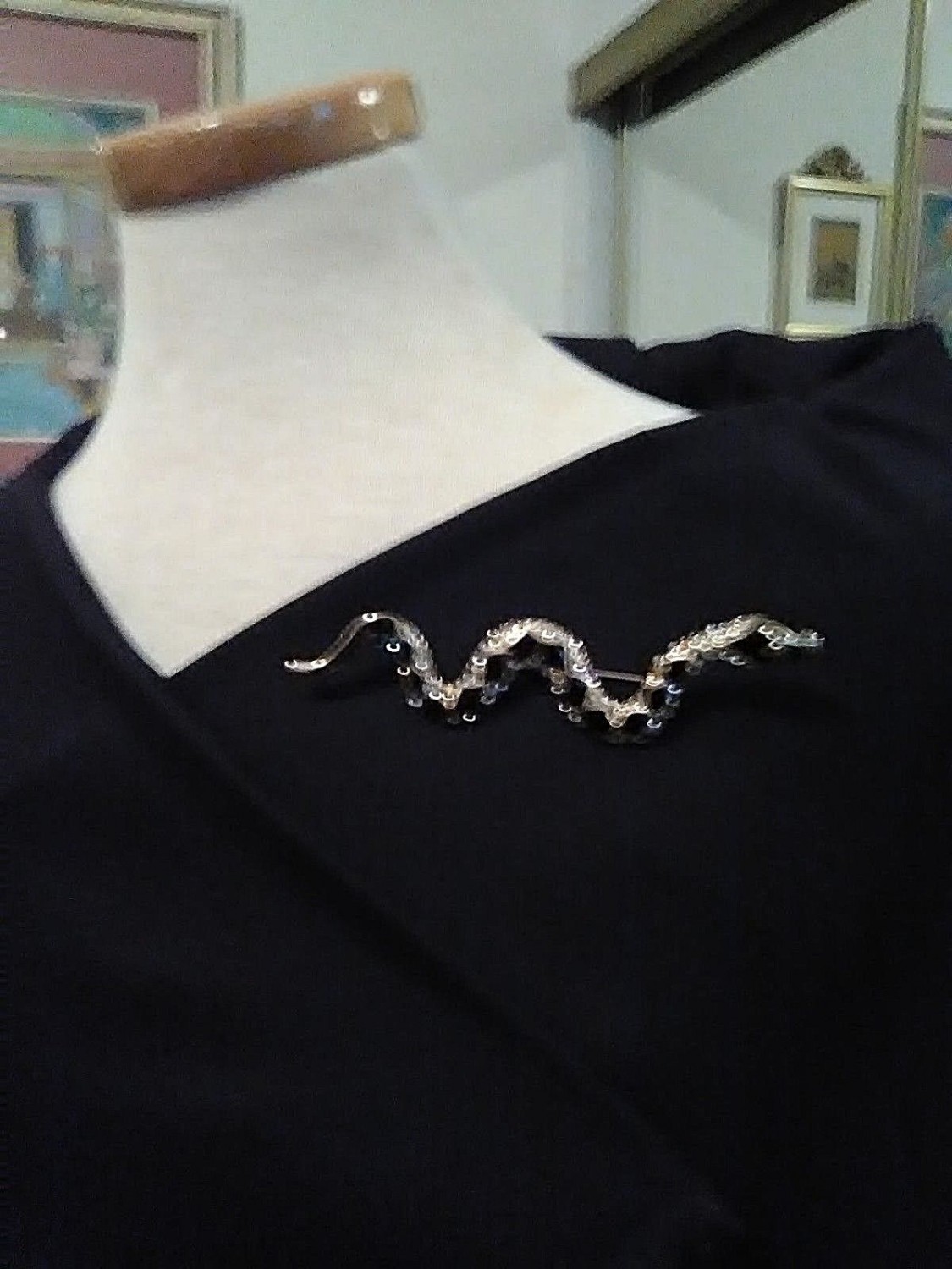 VINTAGE-GOLDEN-PIN-BROOCH-BLACK-ENAMELLED-RHINESTONE-ACCENTED-SNAKE-2